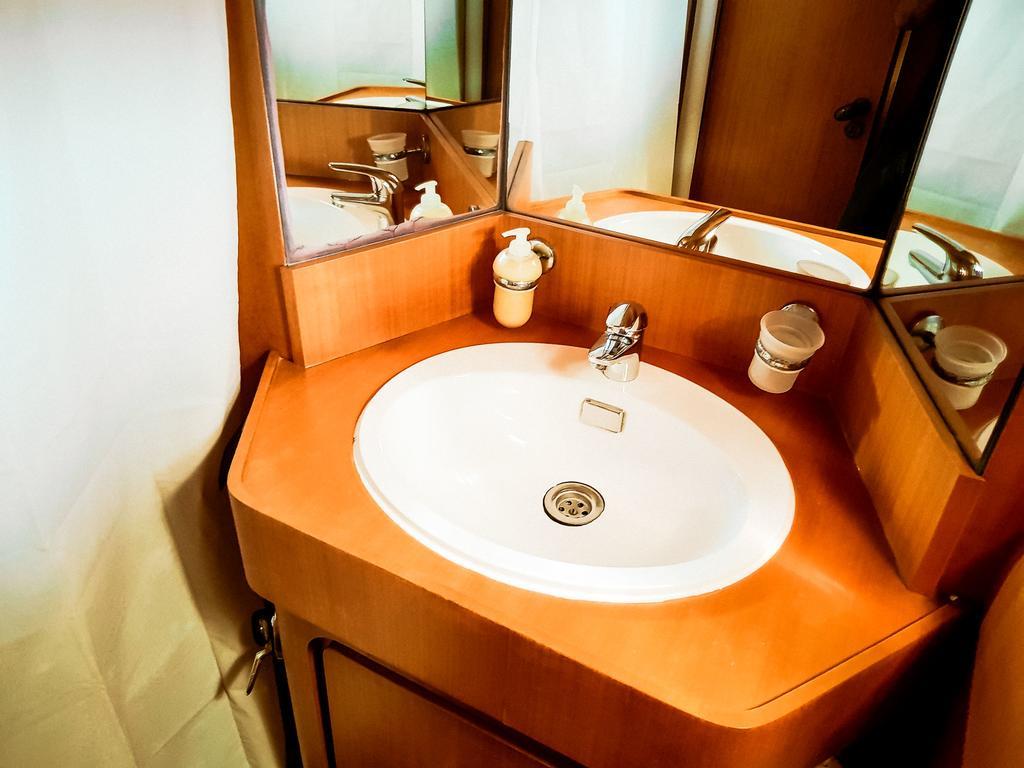 Hotel en barco Yacht Diva Venecia